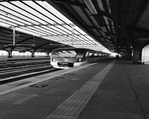 บรรยากาศการนั่งรถไฟฟ้ากลับบ้านในกรุงเทพ